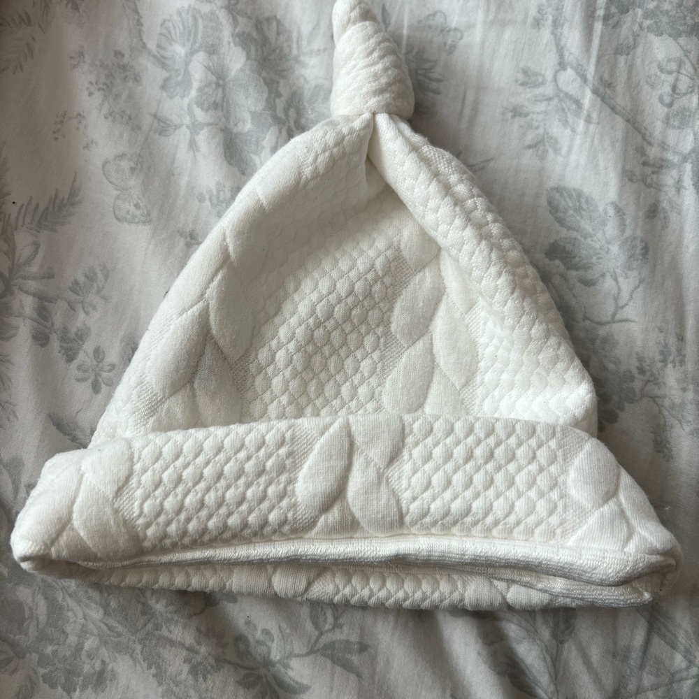 SOLD‼️White Textured Baby Hat